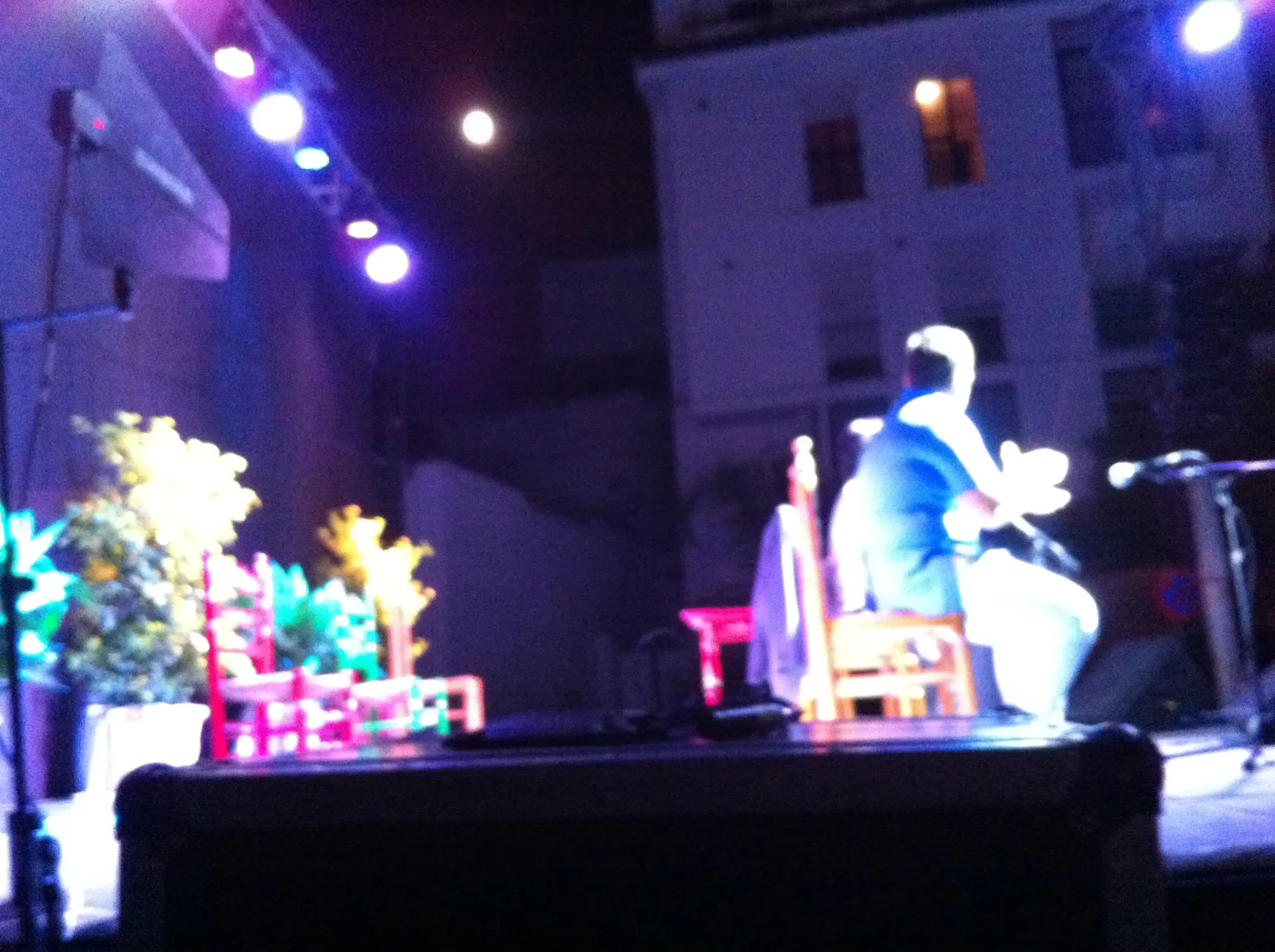 Lighting, microphone, and audio system rental for concerts in Malaga.