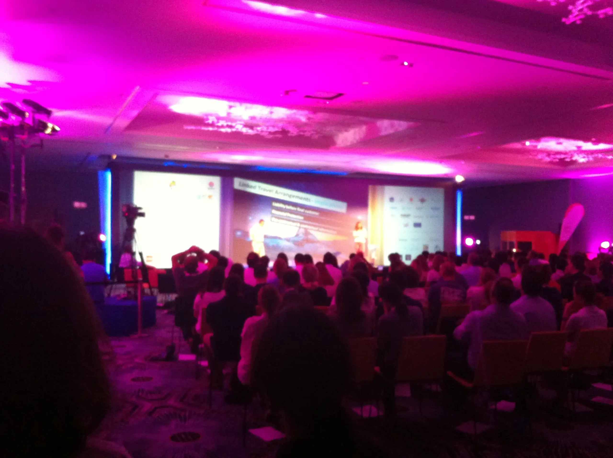 Lighting, big-display, projector, and sound system rental for events in Malaga.