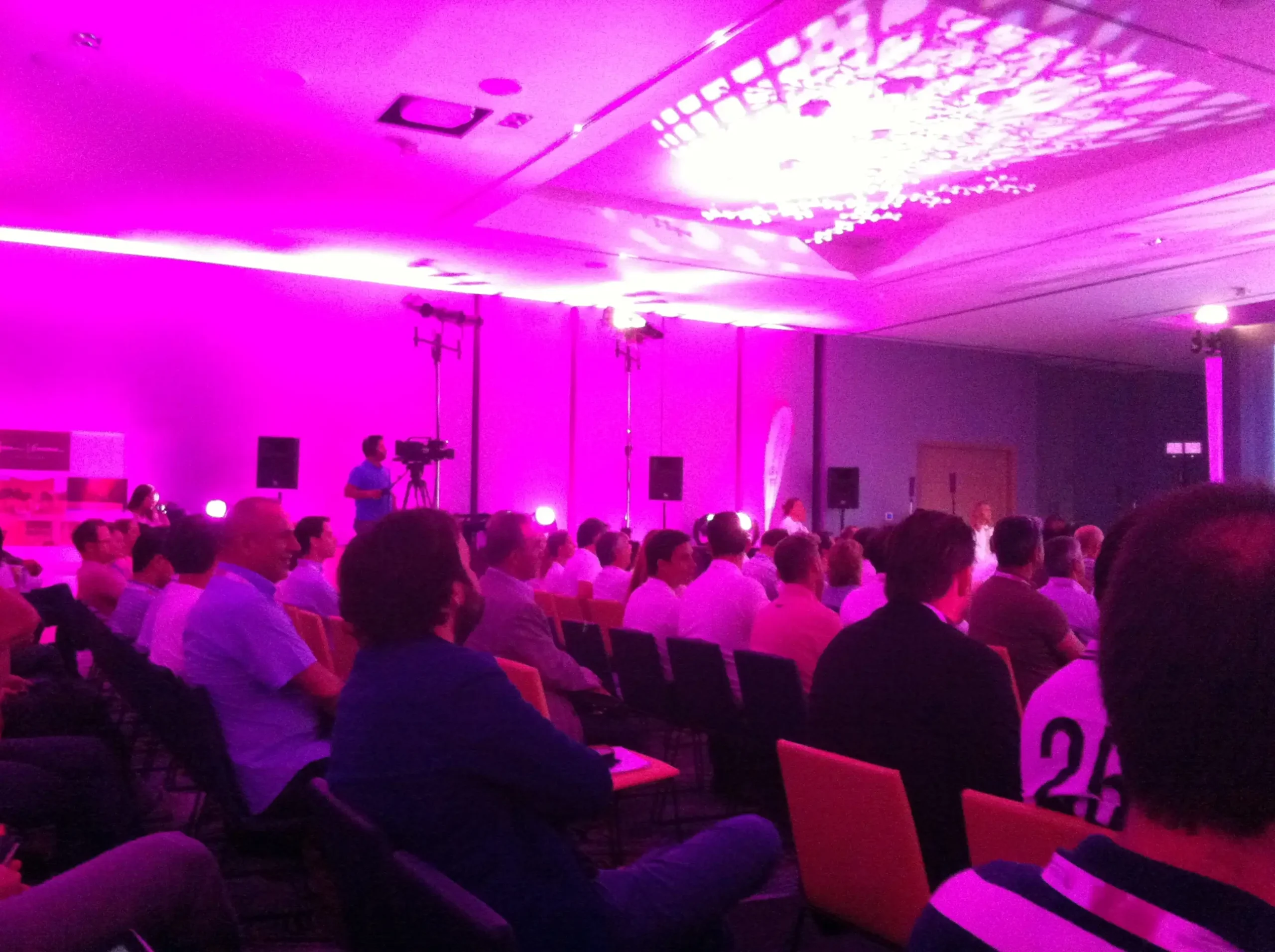 Lighting, display, projector, and sound system rental for events in Malaga.